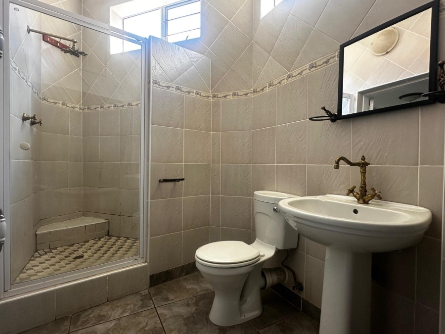 4 Bedroom Property for Sale in Heuwelsig Free State